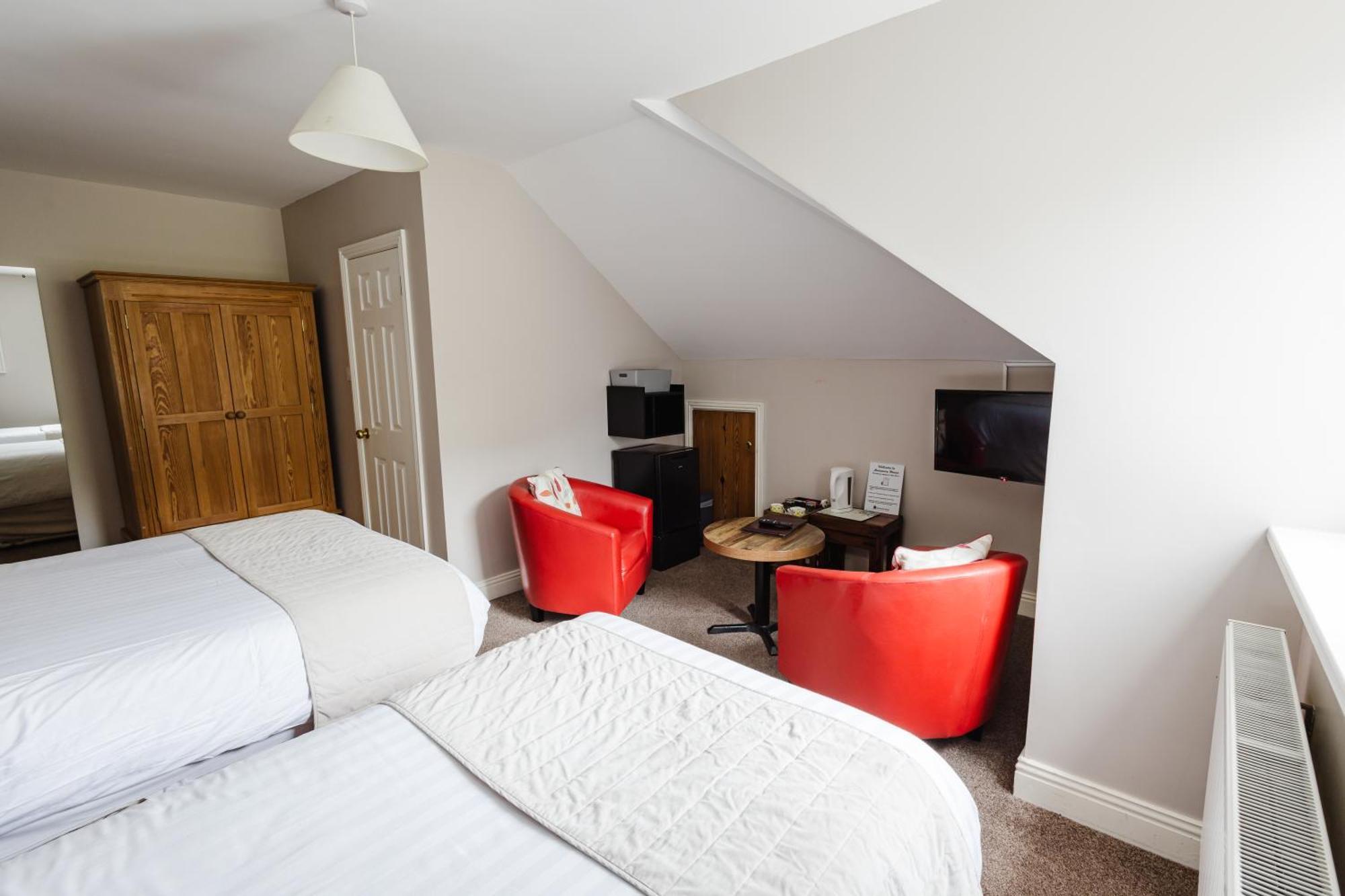 Avonmore House Guest Accommodation Йол Экстерьер фото
